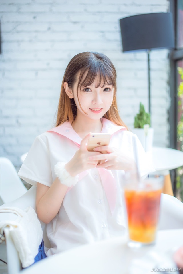 生活，是一种缓缓如夏日流水般地前进，我们不要焦急我们三十岁的时候，不应该去急五十岁的事情，我们生的时候，不必去期望死的来临，这一切，总会来的。